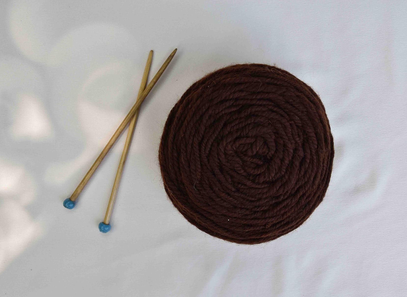 Handspun Yarn Ball & Bamboo Knitting Needles combo