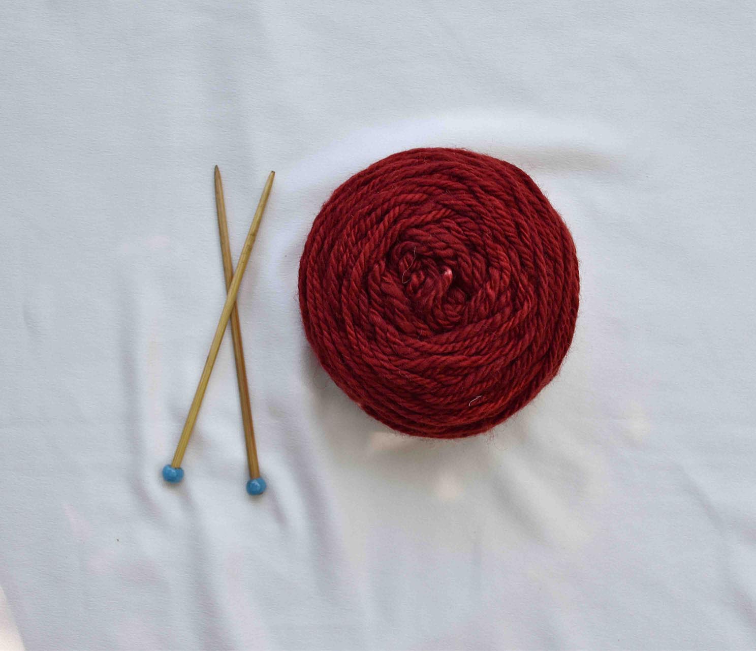 Handspun Yarn Ball & Bamboo Knitting Needles combo