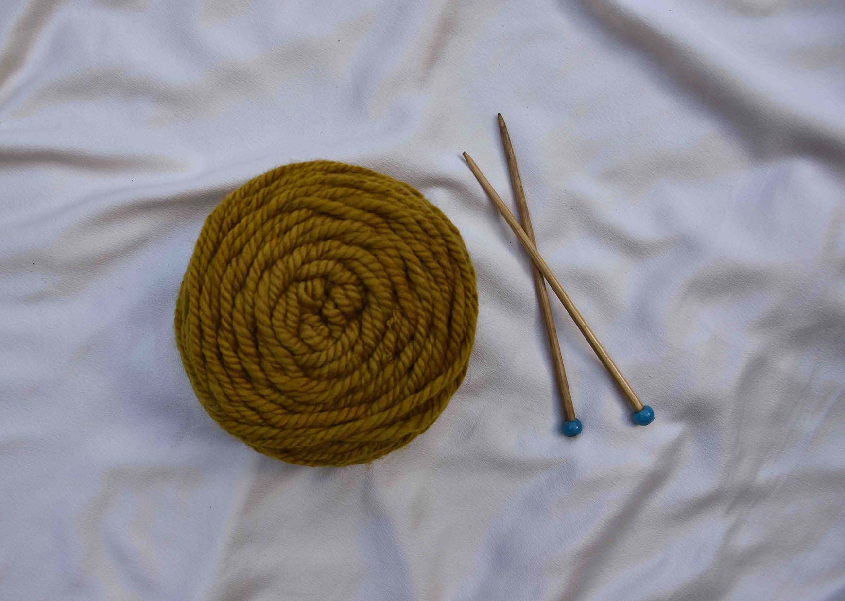 Handspun Yarn Ball & Bamboo Knitting Needles combo