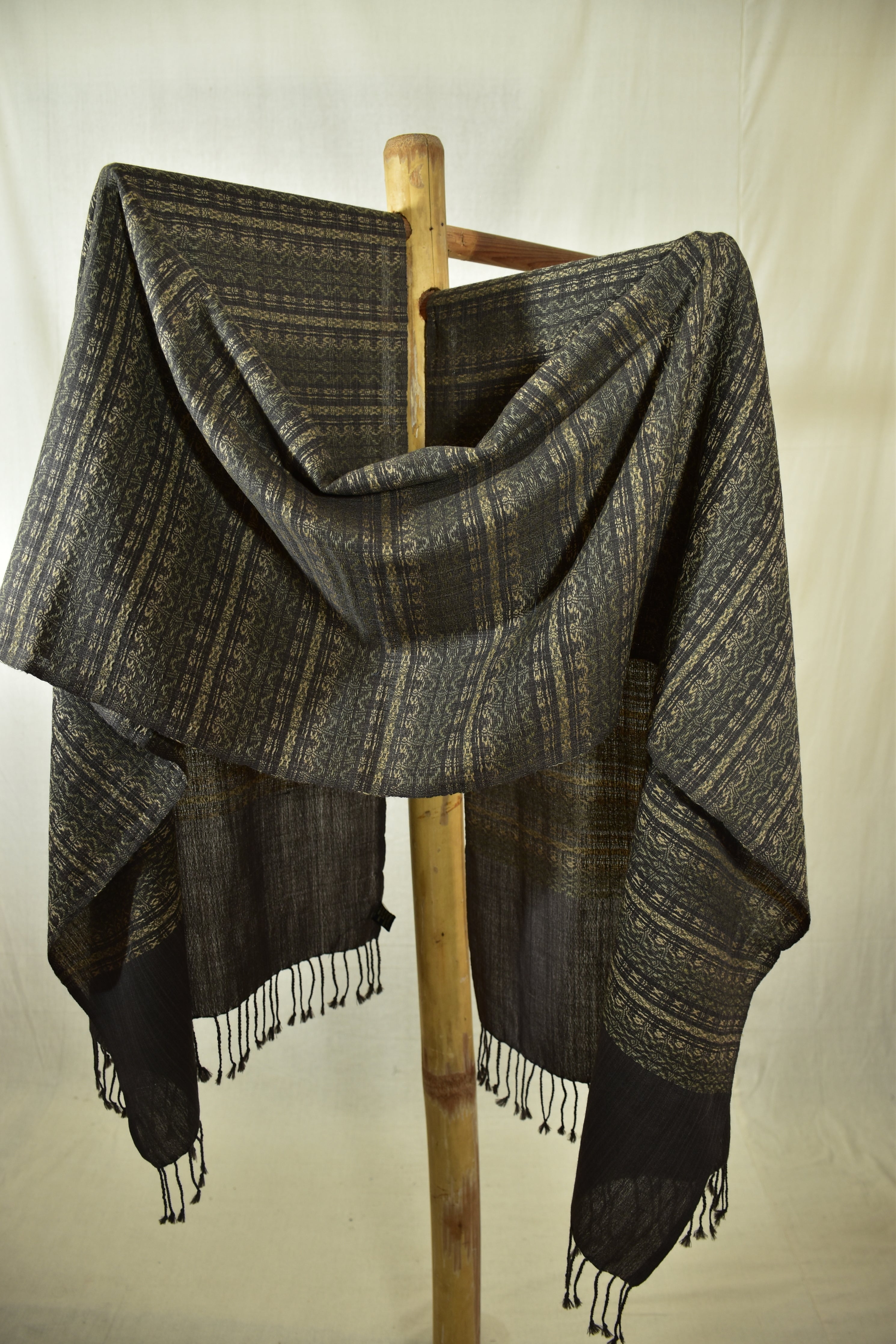 Almora Pattern Merino Wool Stole | Black